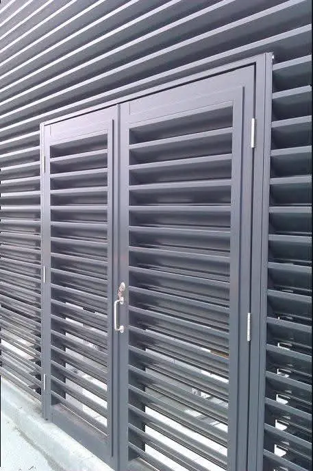 Puerta principal reforzada para casa