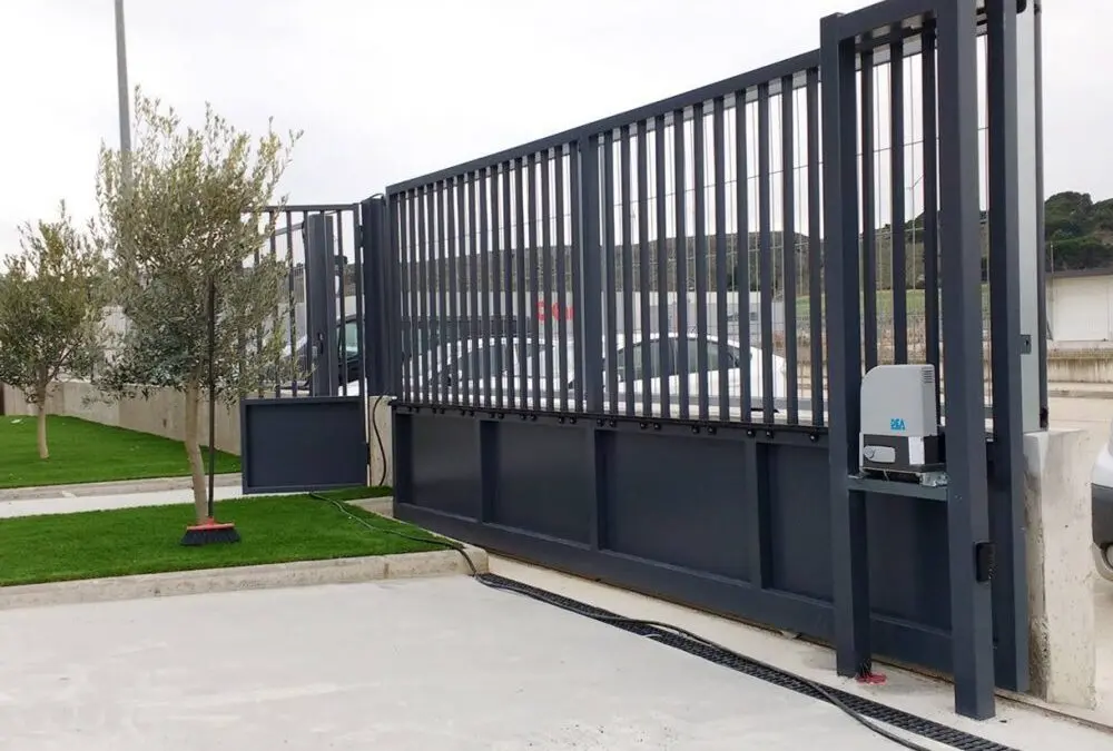 Puerta corrediza industrial